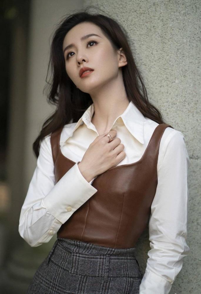 ��ʫʫ���˽ڴ���ɫ��ȹ������ˣ����糤����������������